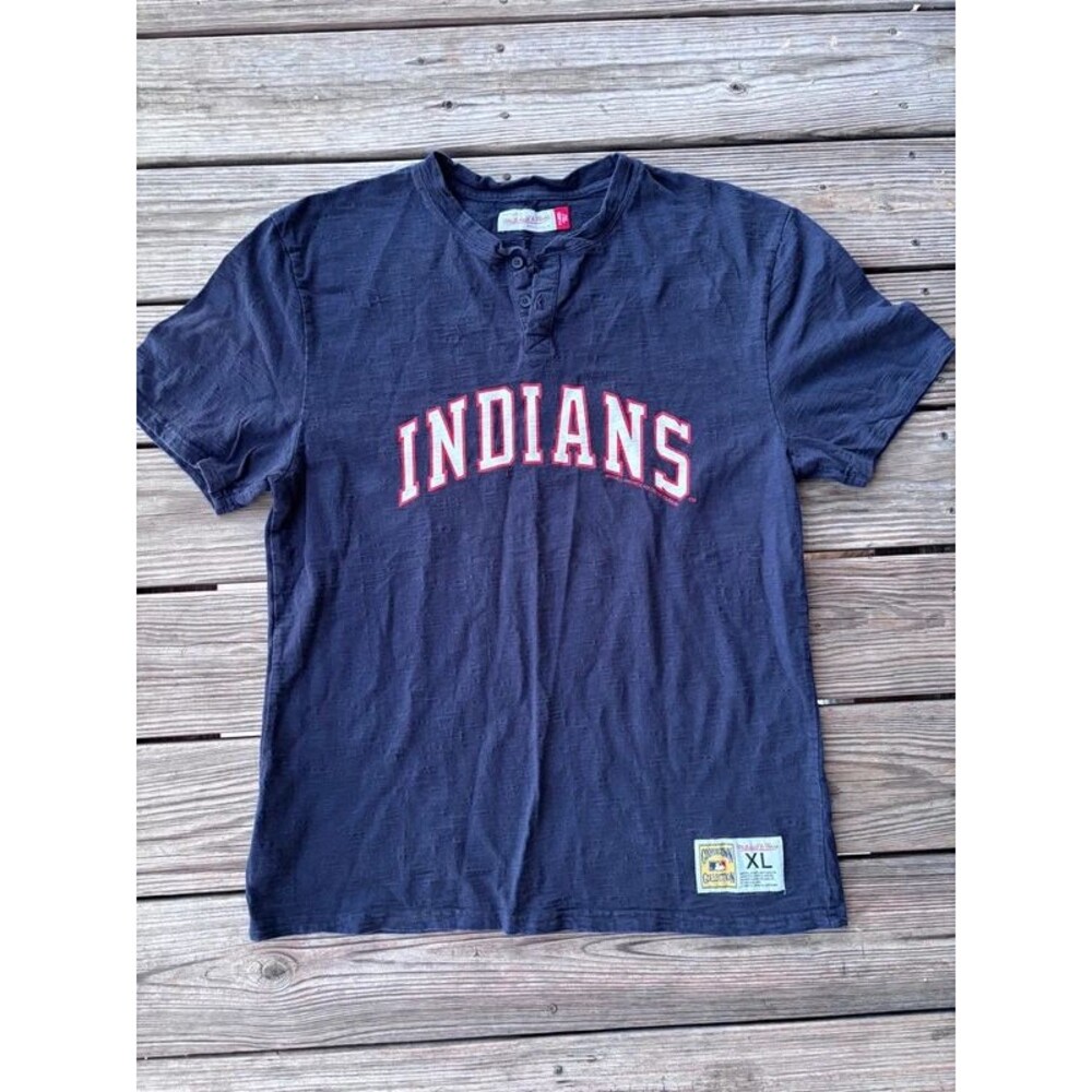 Mitchell & Ness Cleveland Indians/Guardians Button T-shirt